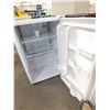 Image 2 : White Mini Fridge