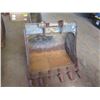 Image 9 : (Maui) Cat Bucket Attachment Approx. 34" Wide