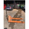 Image 2 : (Kauai) Pallet Jack 5500lbs Capacity (Works, One Fork Slightly Bent)