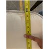 Image 8 : Plush Queen-Size Comforter and 4 Decorative Pillows (Lrg Pillows - 30" x 22", Sml Pillows 18" x 18"