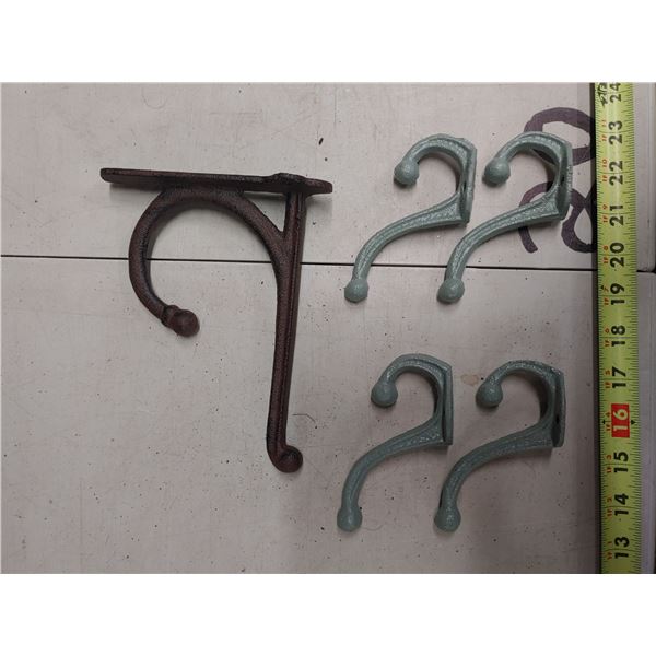 4 Iron 5 Inch Hooks + 1 7 Inch Hook