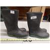 Image 1 : 2 Pair of Rubber Boots