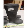 Image 3 : 2 Pair of Rubber Boots