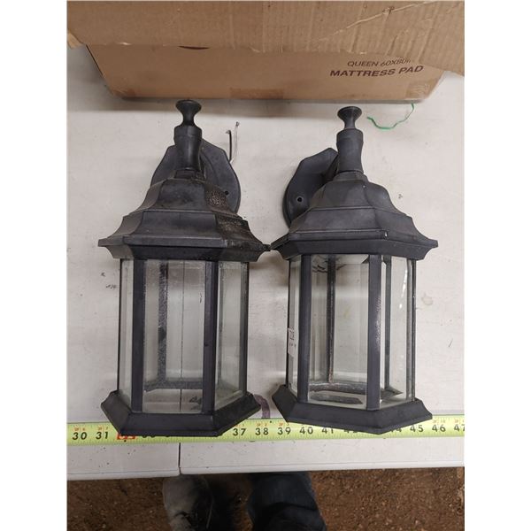 2 Outdoor House Lamps