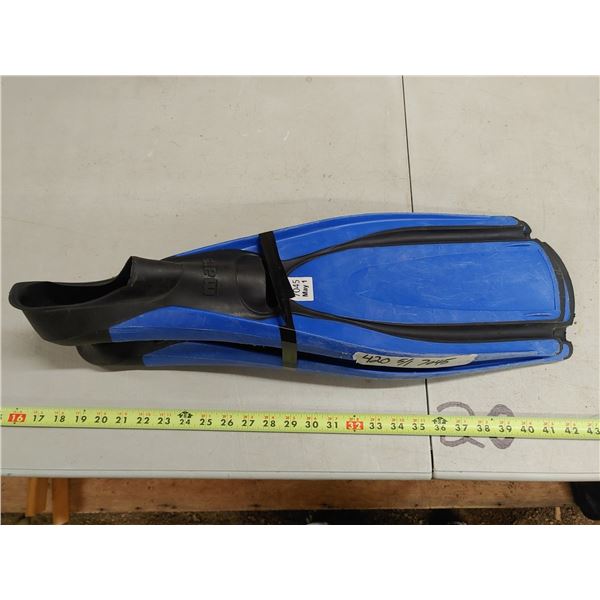 Pair of Snorkeling Fins / Flippers