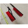 Image 2 : 2 Vehicle Snow Brushes/Scrapers