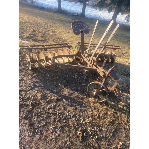 Vintage Disker 8' Wide