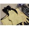 Image 2 : 6 Pairs of Gloves and 1 Safety glasses