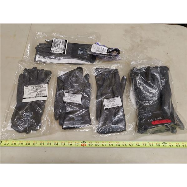 5 Pairs of Rubber Gloves and Safety Glasses