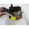 Image 2 : BOX WITH 3 SMALL POWER INVERTORS, LIGHT, TRICKLE CHARGER, ETC.