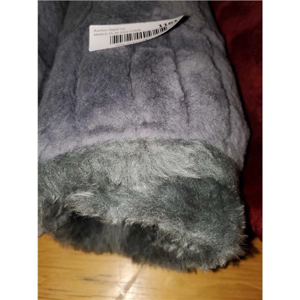 Ultra Plush Genuine Sheepskin 100 Pure Wool Pile, Single Auto Seat Cover -?Grey/Blue