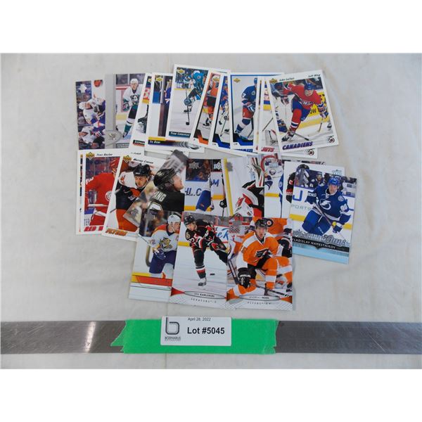 (24) Random Upper Deck hockey cards