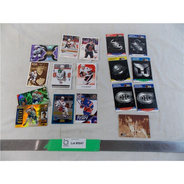 (17) Random hockey cards