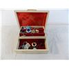 Image 2 : Jewelry box with contents