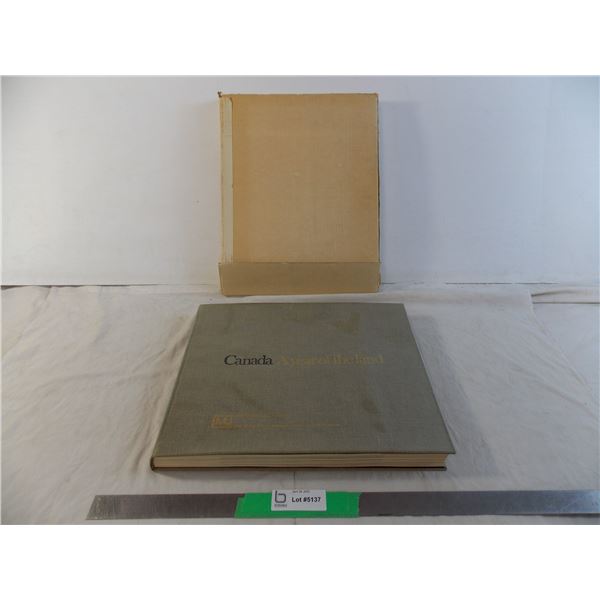 Canada - A year of the land - National Film Board Book in original box