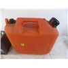 Image 3 : Small organizer parts + gas can