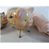 Image 4 : Ceramic pigs, globe, when pigs fly ornament