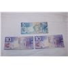 Image 4 : (1) 5 (2) 10 Canadian Dollar Bills