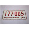 Image 3 : 1971 Saskatchewan License Plates (2)