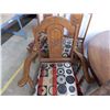 Image 5 : *Vintage dining table (drop leaf) with 5 chairs (one head chair, 4 normal) - 42" round with (3) 7.5"