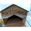 Image 6 : Vintage toy car lot (Dinky Toys) with wooden garage