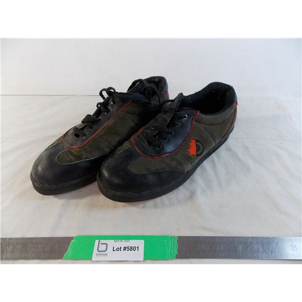 Size 10 all Canada curling shoes with slider
