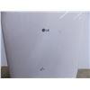 Image 2 : *LG ThinQ air conditioner - powers on and runs