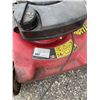 Image 3 : Tecumseh Lawn Mower - motor catches, needs gas
