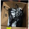 Image 1 : CLOTHING HANGARS (PLASTIC, WHITE)