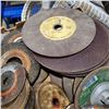 Image 2 : TRAY OF GRINDING DISCS, WIRE BRUSH WHEELS, BRASS HINGES