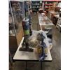 Image 1 : HOOVER WINDTUNNEL AIR BAGLESS VACUUM AND SHOP LIGHTS