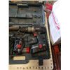 Image 8 : BOSCH BRUTE CORDLESS HAMMER DRILL WITH 2 BATTERIES CHARGER WORKING WITH 2 BOXES OF CASTERS AND TOOLS