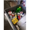 Image 2 : TOTE OF CLEANING FLUIDS AND TOILET PAPER