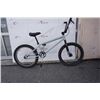 Image 1 : GREY GT BIKE