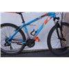 Image 2 : GIANT NEON BLUE AND ORANGE BIKE