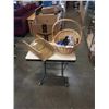 Image 1 : LOT OF WICKER BASKETS AND COFFEE MUGS