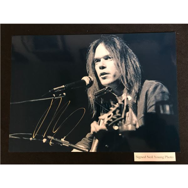 NEIL YOUNG SIGNED 8X10 PHOTO (RA COA)