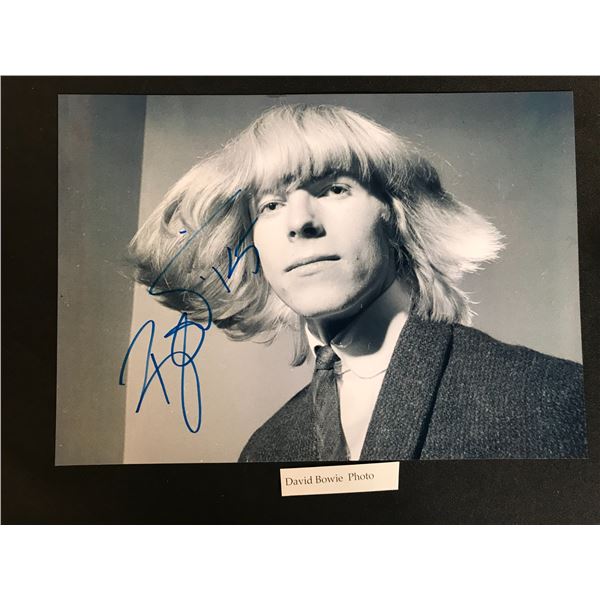 DAVID BOWIE SIGNED 8X10 PHOTO (RA COA)