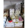 Image 1 : 11 Assorted Pairs of Children's Shoes