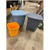 Image 1 : 3 garbage cans