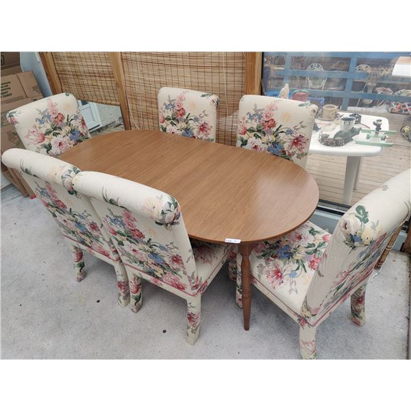 Dining Room Table with 6 Upholstered Chairs