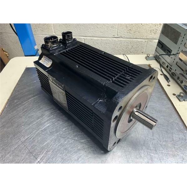 Allen Bradley, # 1326AB-B515E-21 AC Servo Motor