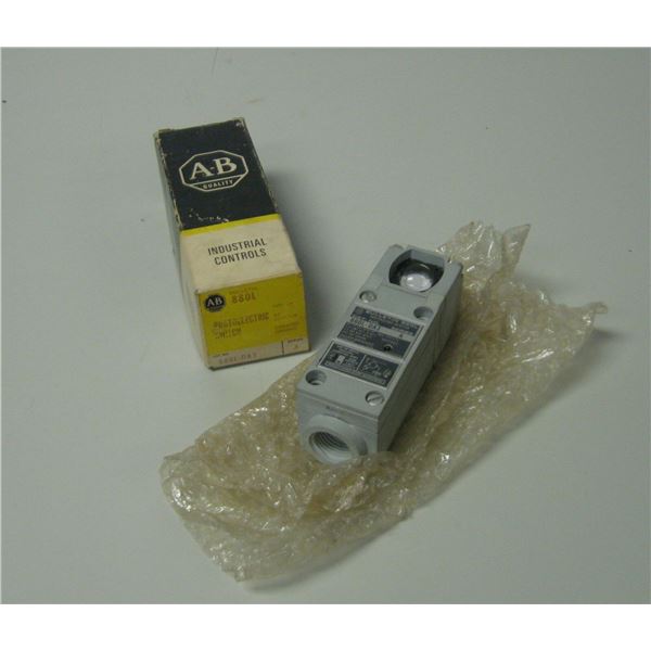 (2) New Allen Bradley , #880L-DA3, Ser. A Photoelectric Switches