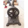 Image 2 : Vinzenz Ettrich & Sbhne Cast Sewing Machine 11" x 8" x 7"