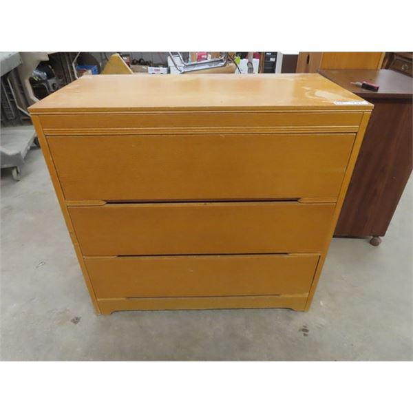 Oak 3 Drawer Dresser 34  x 36  x 18 