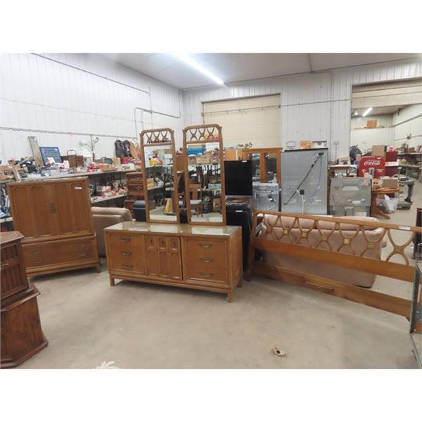 3 Pc Bedroom Suite; Dresser 32  x 69  x19  with 2 Mirrors 21  x 50  Each, Dresser 57  x 40  x 18  , 