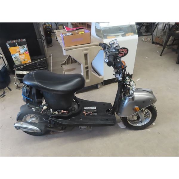 2014 Sega Scooter - Works but  Shield Missing- NO TOD - Sold As Is - Showing 2200kms