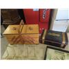 Image 3 : Folding Sewing Box, Grooming Set, Metal Cash Box