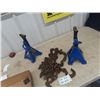 Image 1 : 2 Stabilizing Jacks & Chain with Hooks