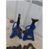 Image 2 : 2 Stabilizing Jacks & Chain with Hooks